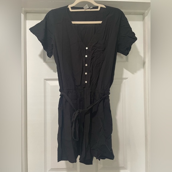 GAP Black and White Buttoned Tie Front Romper - Picture 1 of 6
